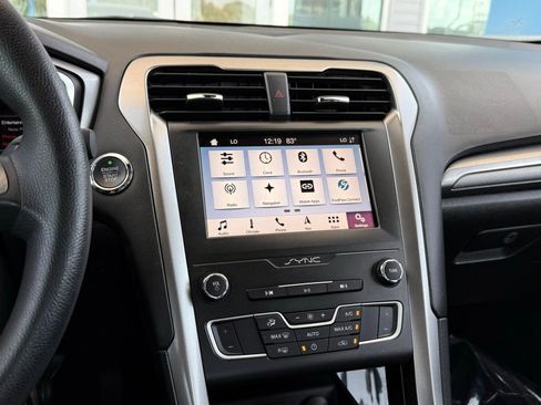 Used 2019 Ford Fusion SE FWD image 33
