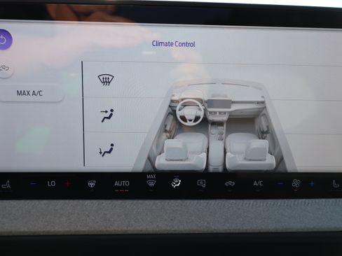 New 2025 Ford Maverick XLT w/ Equipment Group 301A image 19