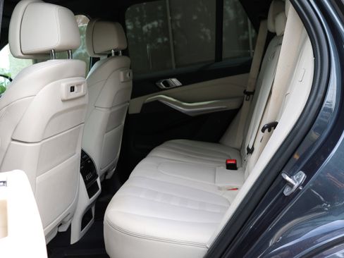 Used 2022 BMW X5 xDrive40i w/ M Sport Package AWD/4WD image 15