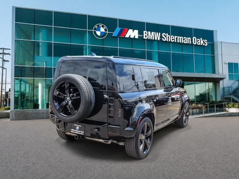 Used 2024 Land Rover Defender 110 X-Dynamic SE AWD/4WD image 4