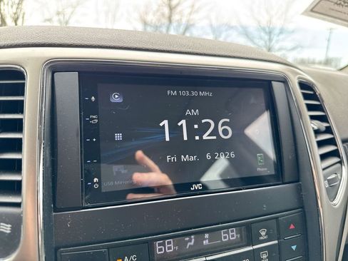 Used 2011 Jeep Grand Cherokee Laredo image 14