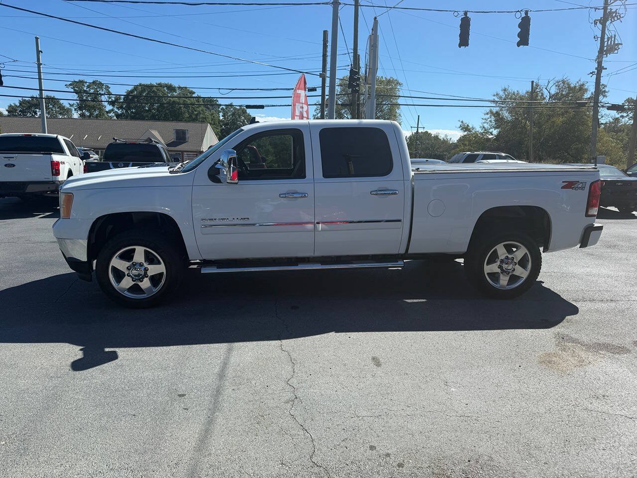 Used 2012 GMC Sierra 2500 Denali w/ Suspension Package, Off-Road AWD/4WD image 6