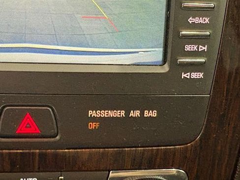 Used 2016 Chevrolet Traverse LT image 24