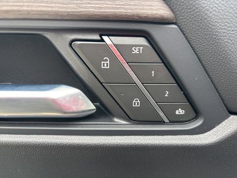 Used 2025 GMC Acadia Denali AWD/4WD image 26
