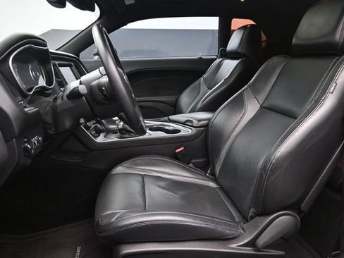 Used 2015 Dodge Challenger SXT Plus w/ Technology Group RWD image 10