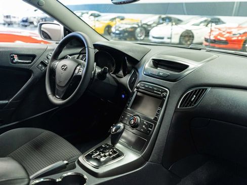 Used 2012 Hyundai Genesis 2.0T RWD image 11