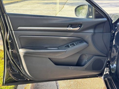 Used 2022 Nissan Altima 2.5 SV FWD image 11