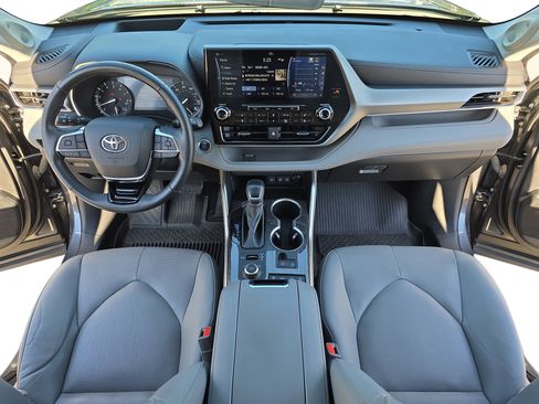 Used 2021 Toyota Highlander Platinum AWD/4WD image 9
