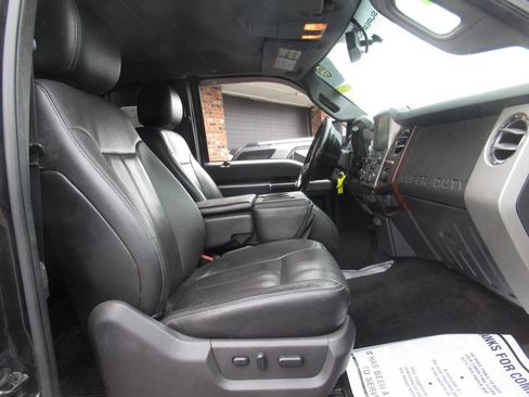 Used 2015 Ford F350 Lariat w/ Chrome Package image 9