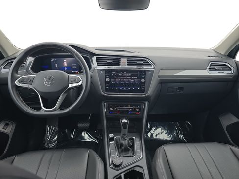 Used 2022 Volkswagen Tiguan SE AWD/4WD image 9