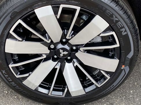 New 2026 Mitsubishi Outlander SE image 6