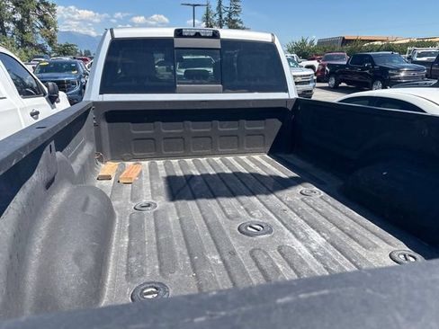 Used 2018 RAM 3500 SLT w/ Luxury Group AWD/4WD image 16
