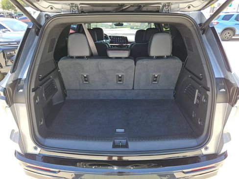 Certified 2025 Chevrolet Traverse RS w/ LPO, Floor Liner Package AWD/4WD image 23