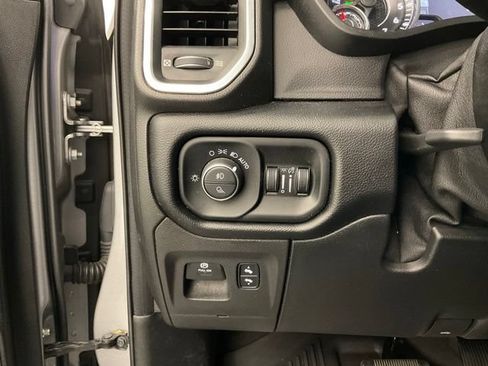 Used 2019 RAM 1500 Laramie AWD/4WD image 14