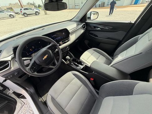 Used 2025 Chevrolet TrailBlazer LT FWD image 12