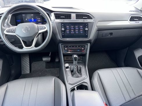 Used 2022 Volkswagen Tiguan SE FWD image 2