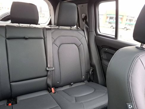 Certified 2025 Land Rover Defender 110 X-Dynamic SE image 14