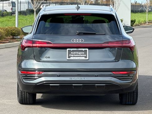 Used 2024 Audi Q8 e-tron Premium Plus image 4