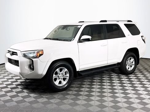 Used 2022 Toyota 4Runner SR5 RWD image 4