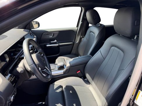 Used 2022 Mercedes-Benz GLA 250 w/ Premium Package Lite image 9