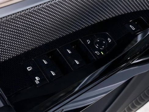 Used 2024 BMW i7 eDrive50 w/ M Sport Package image 32