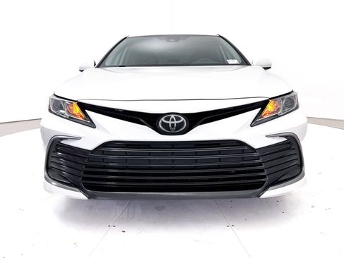 Used 2021 Toyota Camry LE w/ Carpet Mat Package (TMS) FWD image 10