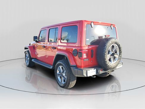 Used 2019 Jeep Wrangler Unlimited Sahara image 3