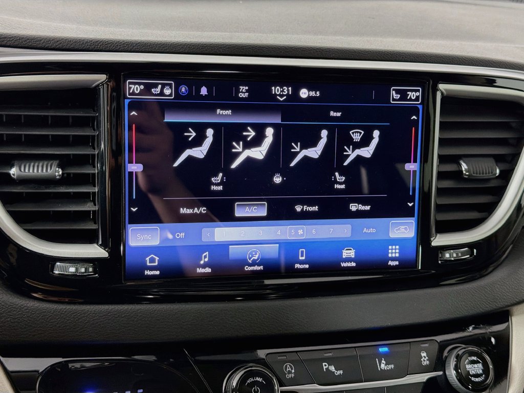 Used 2024 Chrysler Pacifica Touring-L FWD image 15