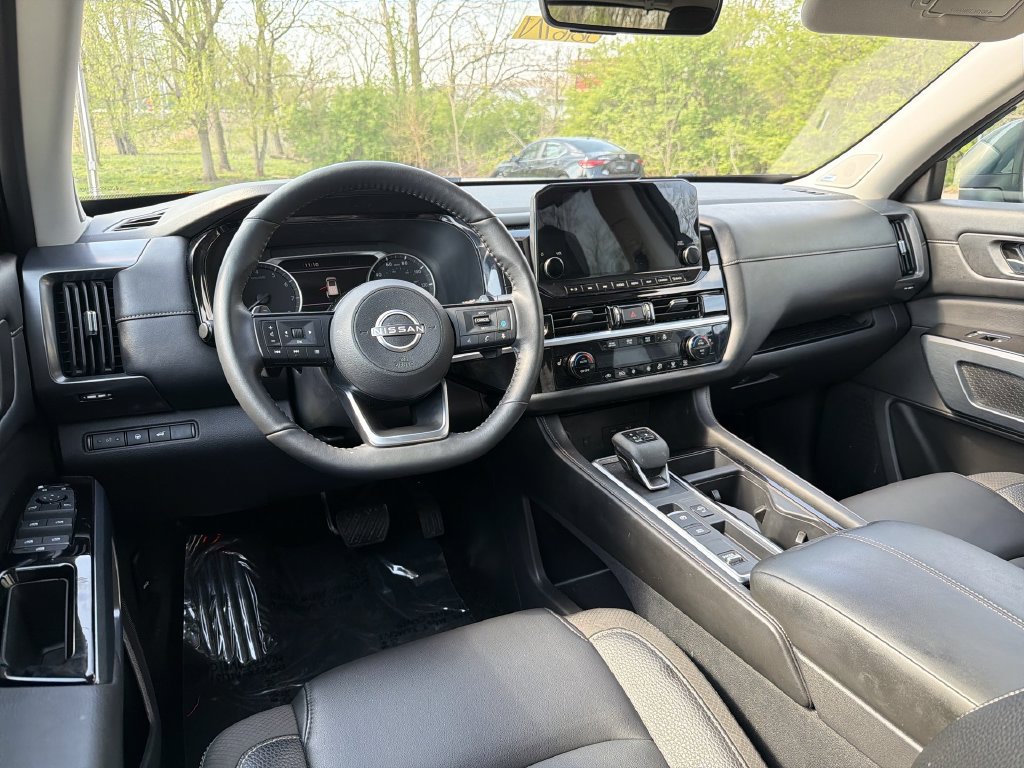 Certified 2025 Nissan Pathfinder SL w/ SL Premium Package FWD image 22