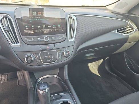 Used 2018 Chevrolet Malibu LT image 21