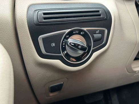 Used 2016 Mercedes-Benz GLC 300 4MATIC image 23