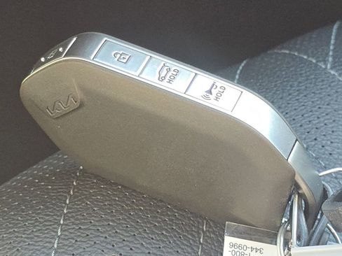 Used 2025 Kia Telluride AWD image 35