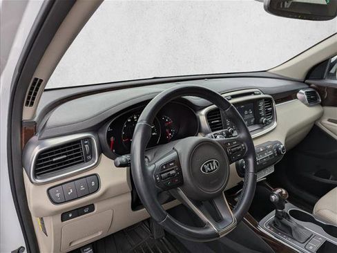 Used 2017 Kia Sorento EX w/ EX Premium Package image 12