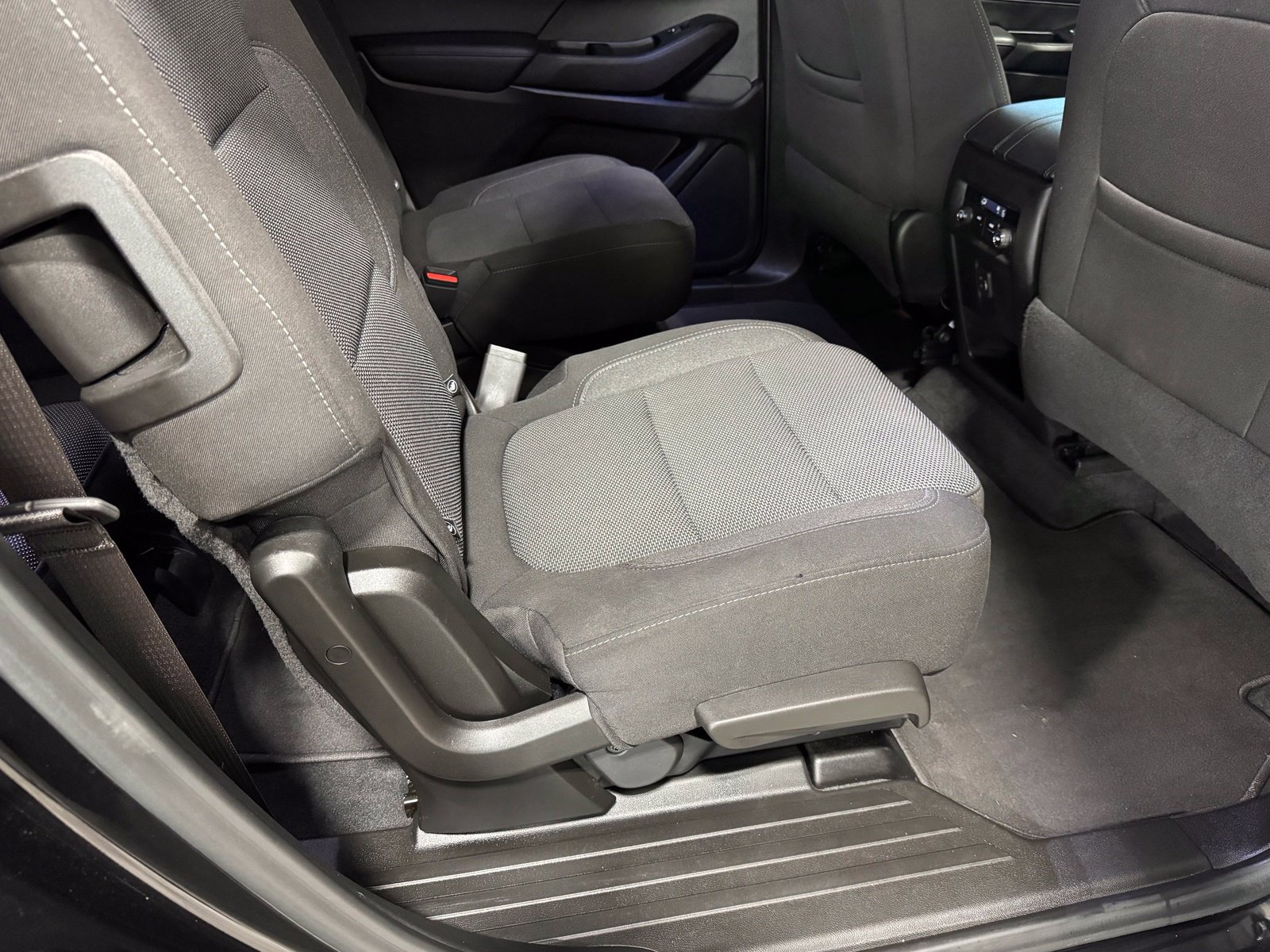 Used 2023 Chevrolet Traverse LT FWD image 50