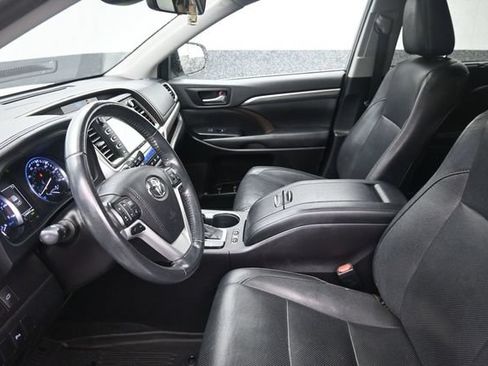 Used 2019 Toyota Highlander Limited AWD/4WD image 16