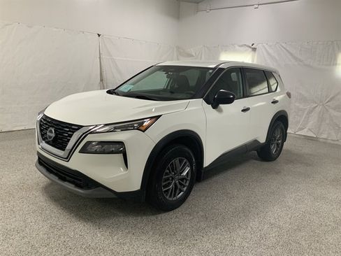 Used 2023 Nissan Rogue S AWD/4WD image 2