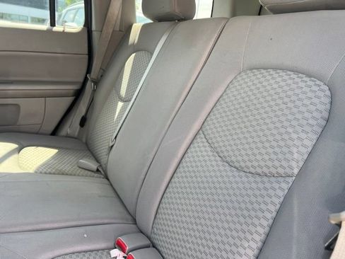 Used 2010 Chevrolet HHR LT FWD image 23