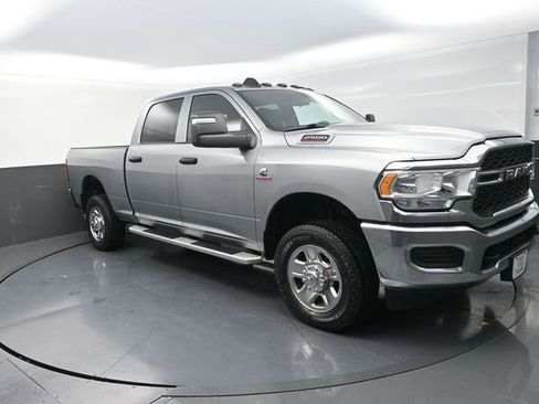 Used 2024 RAM 2500 Tradesman w/ Chrome Appearance Group image 9