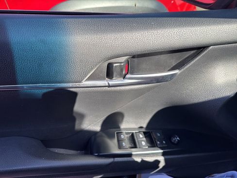 Used 2018 Toyota Camry SE w/ Moonroof Package image 27