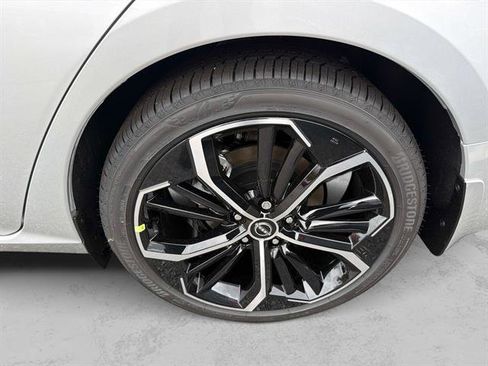 New 2025 Nissan Altima 2.5 SR image 4