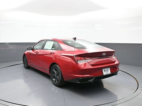 Certified 2021 Hyundai Elantra SEL FWD image 8
