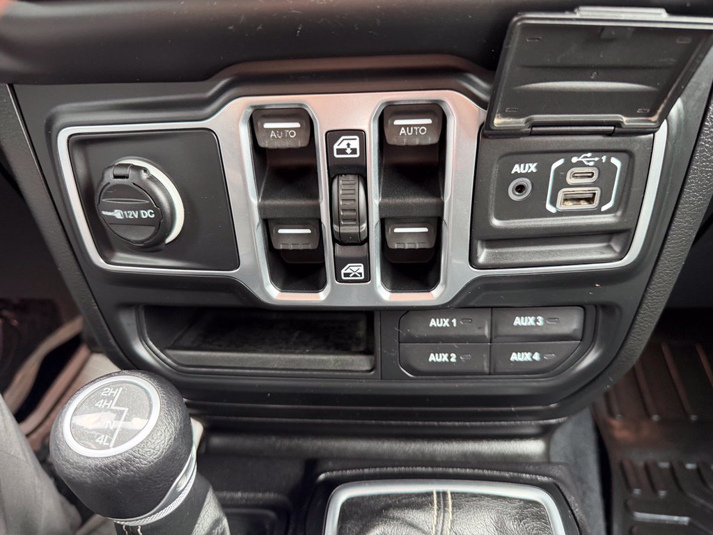 Used 2018 Jeep Wrangler Unlimited Sahara AWD/4WD image 25