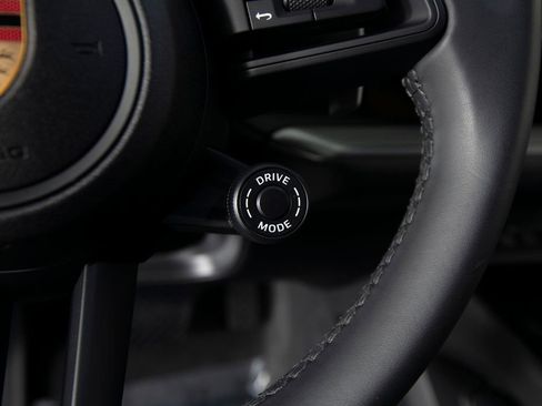 Certified 2025 Porsche Cayenne Coupe image 25