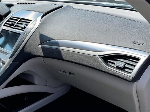 Used 2020 Lincoln MKZ w/ Convenience Package FWD image 26