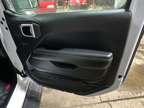 Used 2019 Jeep Wrangler Unlimited Sahara w/ Uconnect 4C Nav & Sound Group image 19