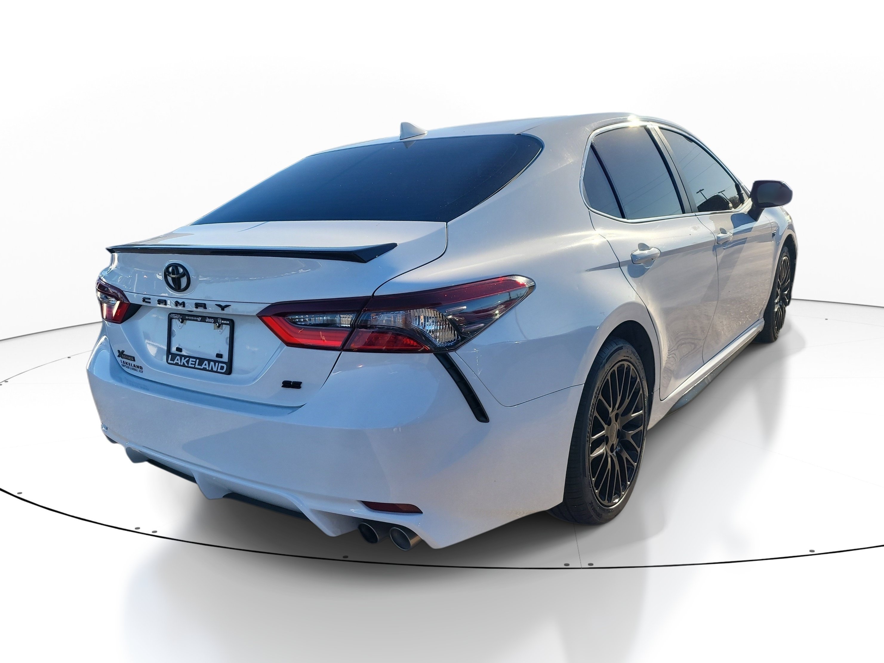 Used 2023 Toyota Camry SE w/ Convenience Package FWD image 4