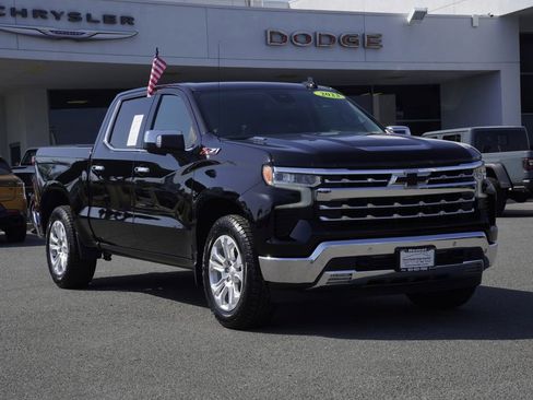 Used 2023 Chevrolet Silverado 1500 LTZ AWD/4WD image 2