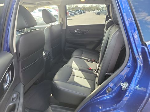 Used 2018 Nissan Rogue SL w/ Premium Package image 11