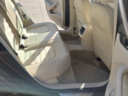 Used 2014 Volkswagen Passat 1.8T SEL Premium image 21