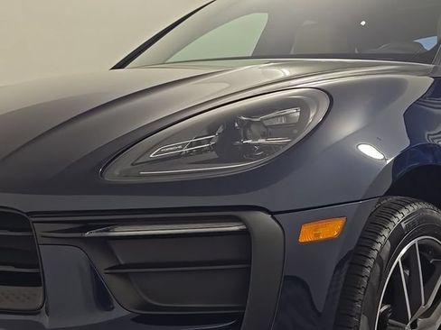 Certified 2022 Porsche Macan AWD/4WD image 12